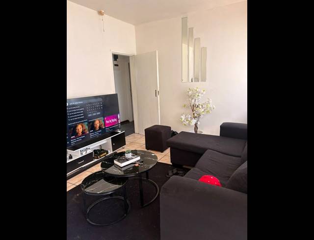 2 BEDROOM APARTMENT FOR SALE IN SASOLBURG EXT 3